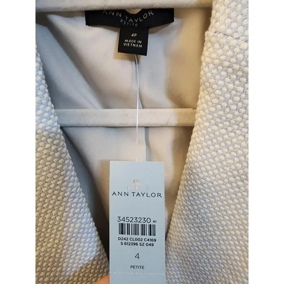 Women's NWT Ann Taylor Petite Newbury Blazer Textured Size 4 - Picture 3 of 6
